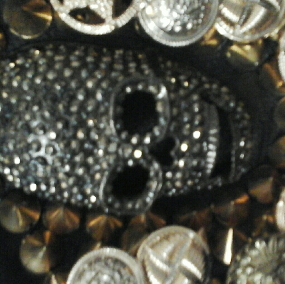 Black purse. - Picture 3 of 8